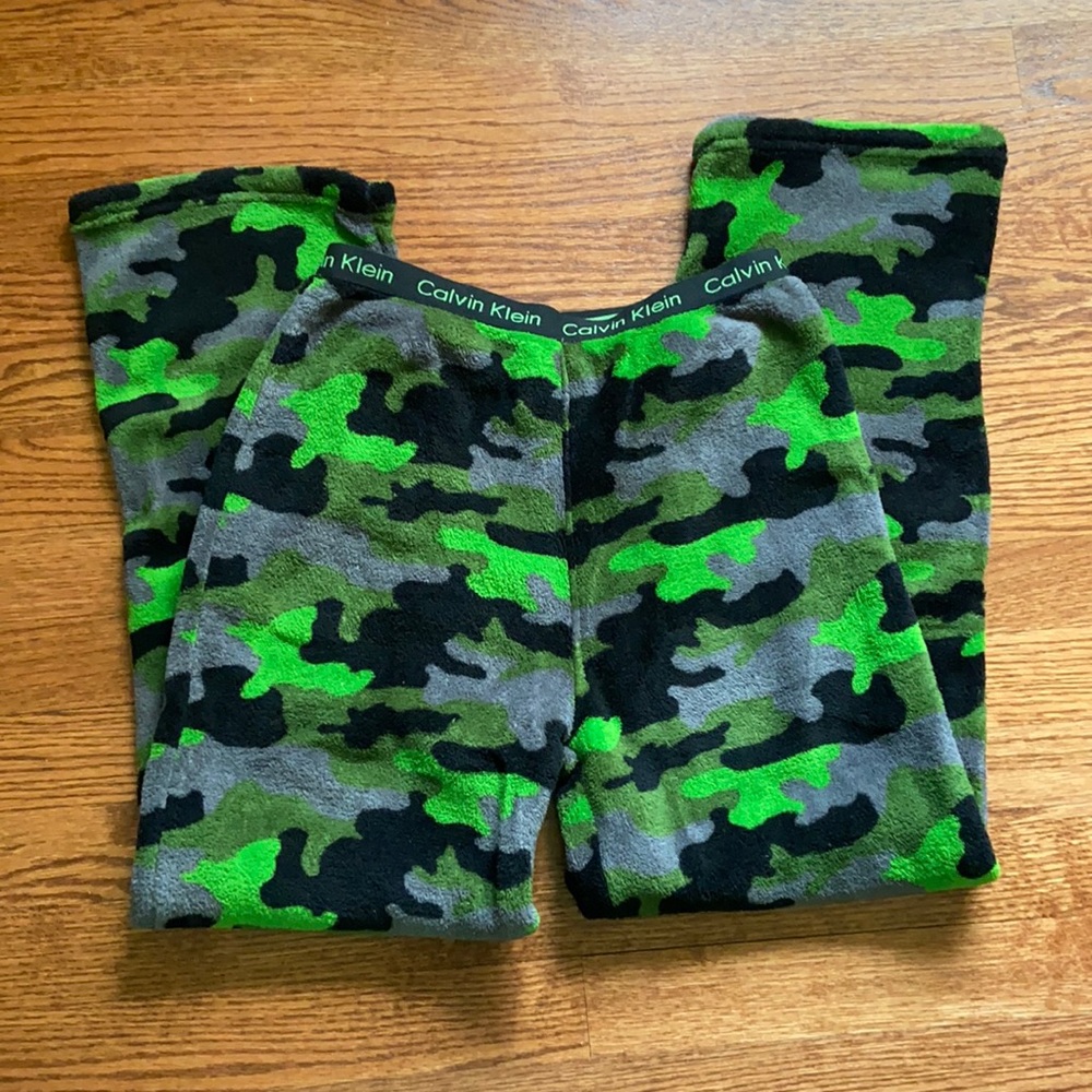 boys' calvin klein fuzzy camo pajama bottoms